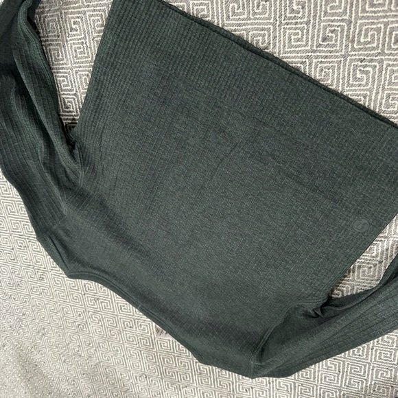 Lululemon crop top - Picture 3 of 4